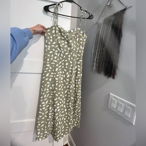 Cute light green and white midi dress - Picture 3 of 7